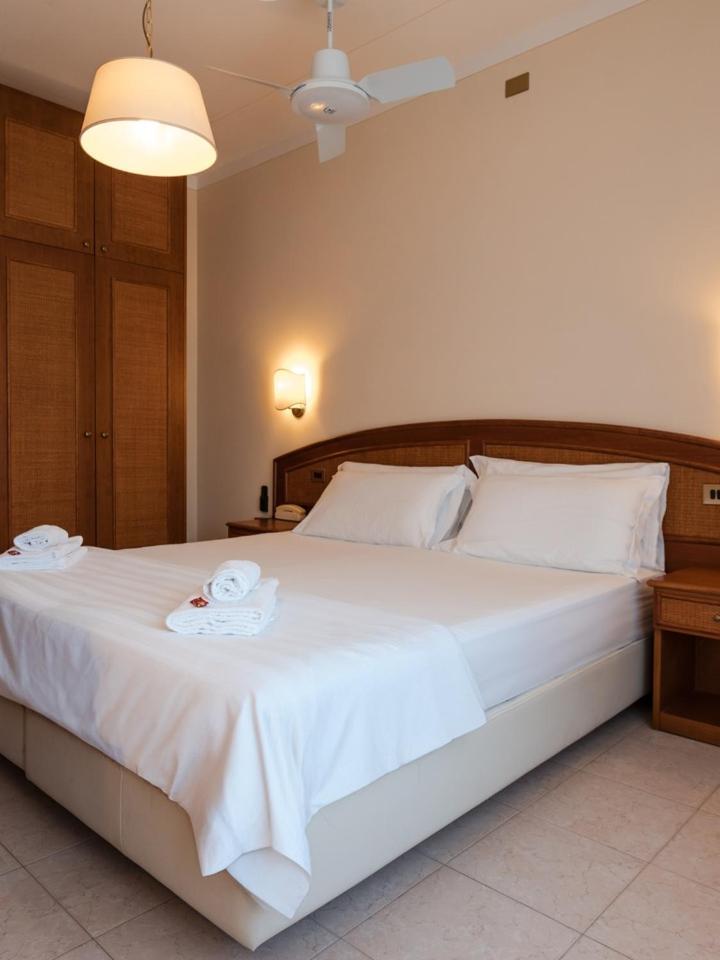 Hotel Gabbiano - Garda Lake Collection Экстерьер фото